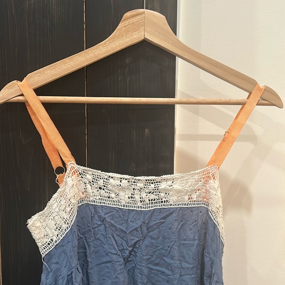 🔥 | Blue Tank Top with White Lace - Picture 2 of 6
